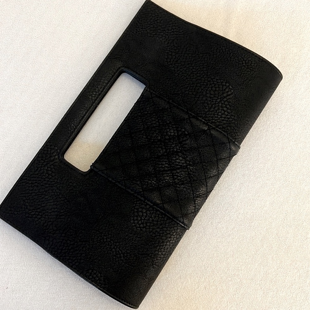 Black clutch